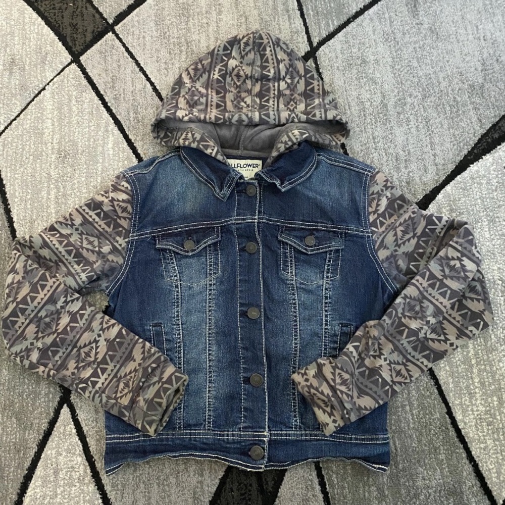 Wallflower Women’s Blue Denim Jacket with Patterned Aztec Print Gray Sleeves
